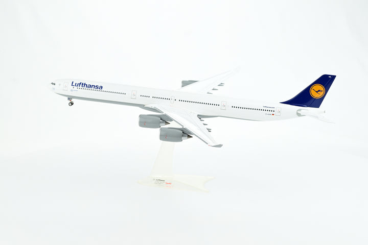 Lufthansa Airbus A340-600 model aircraft side view landing gear