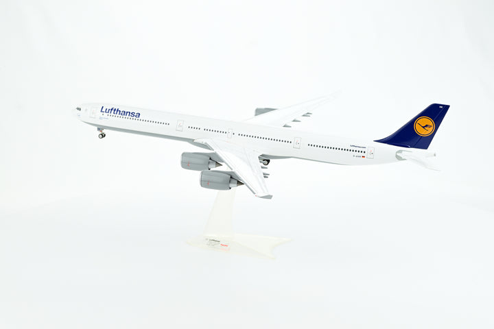 Lufthansa Airbus A340-600 model aircraft detail one-piece construction