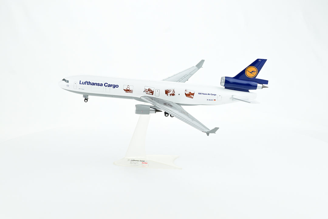 Lufthansa McDonnell Douglas MD-11F 1:200 scale freighter model aircraft landing gear one-piece