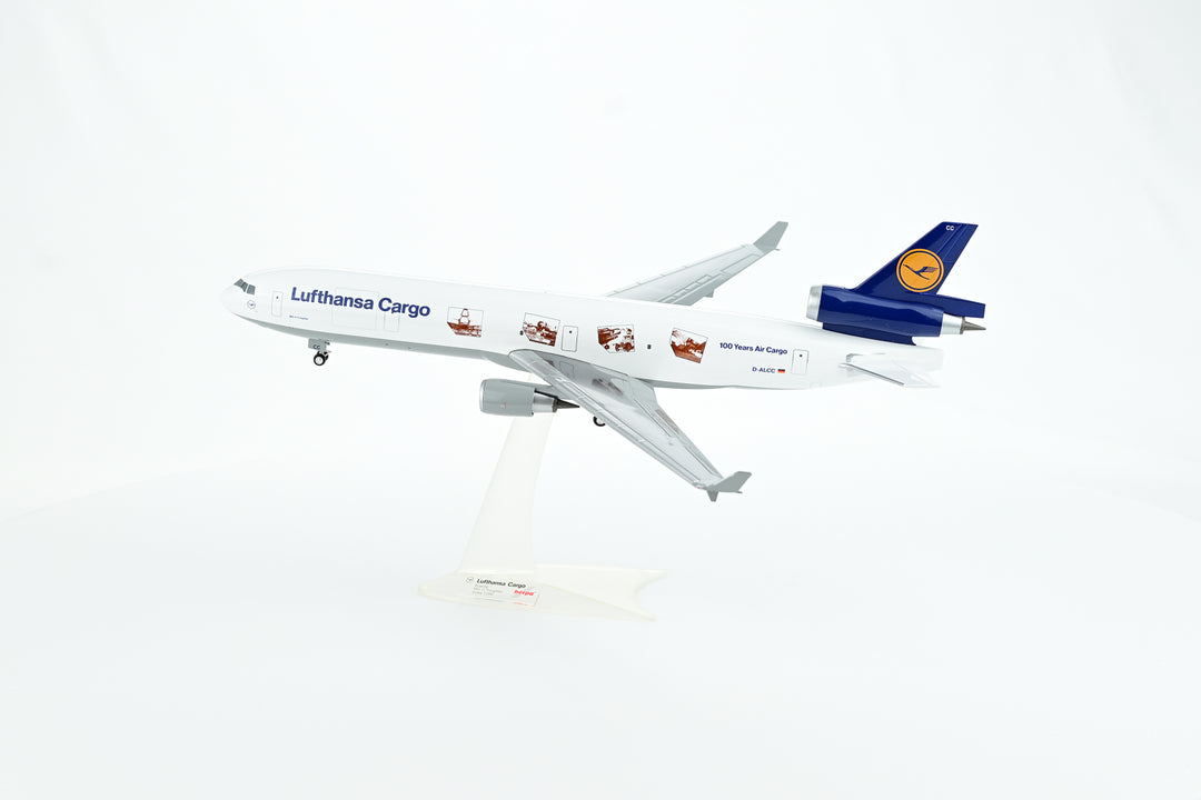 Lufthansa McDonnell Douglas MD-11F freighter model aircraft side view landing gear