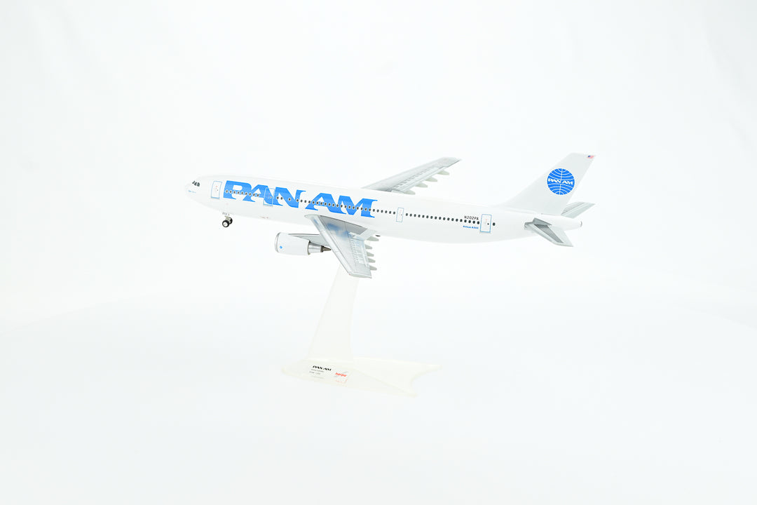 Pan Am Airbus A300 model aircraft detail one-piece construction