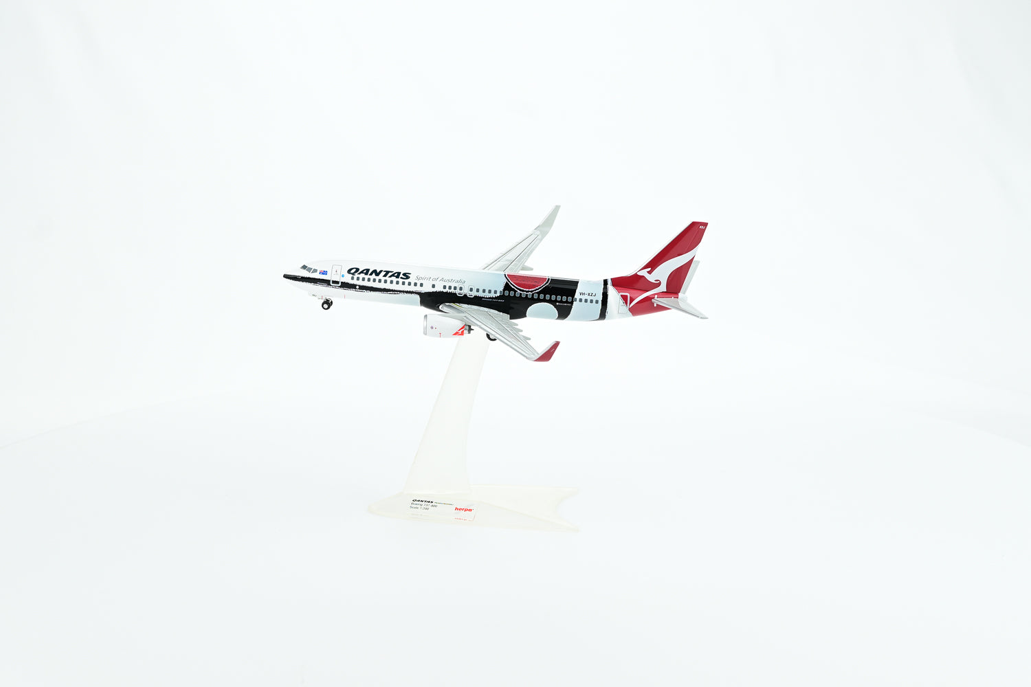 Qantas Boeing 737-800 1:200 scale model aircraft landing gear one-piece