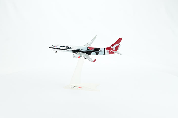 Qantas Boeing 737-800 1:200 scale model aircraft landing gear one-piece