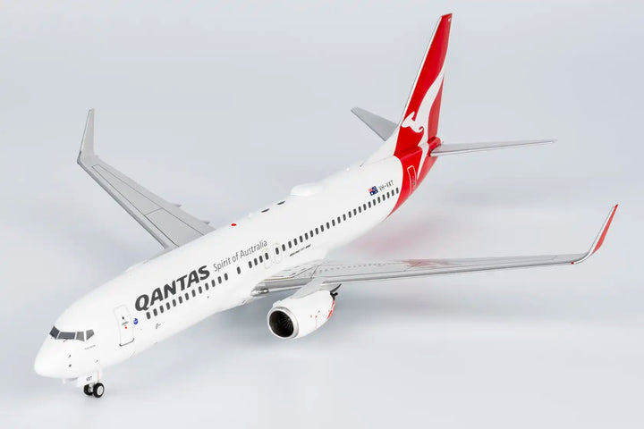 Qantas Airways Boeing 737-800 1:200 scale model VH-VXT side view