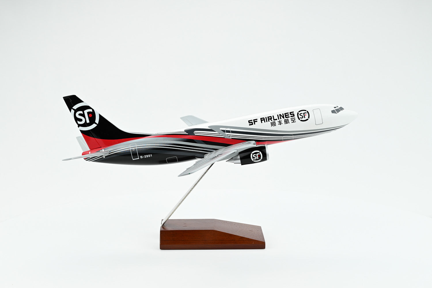 SF Express Boeing 737-300F 1:100 scale model aircraft one-piece construction
