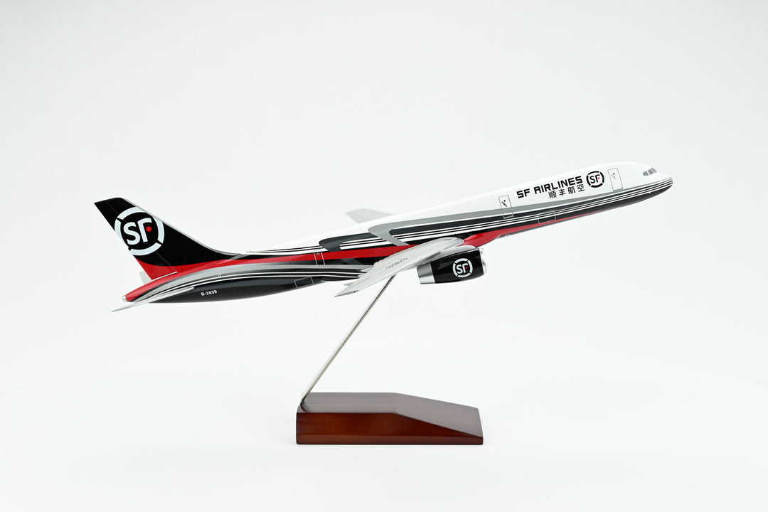SF Express Boeing 757-200PCF 1:130 scale model aircraft one-piece construction