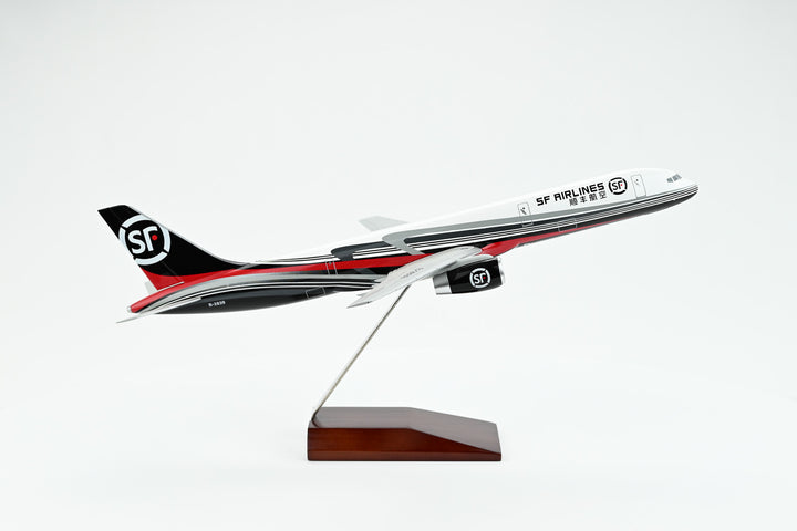 SF Express Boeing 757-200PCF 1:130 scale model aircraft one-piece construction