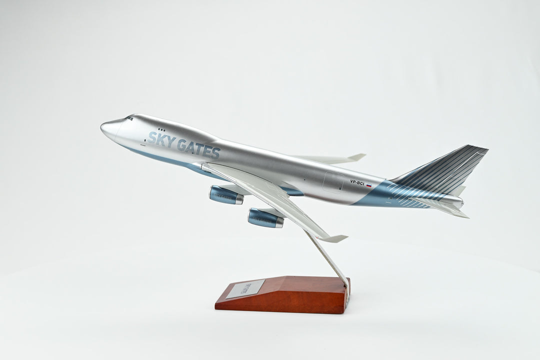 Sky Gates Airlines Boeing 747-400F cargo model aircraft side view