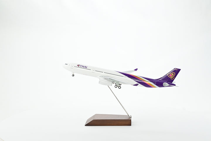 Thai Airways Airbus A330-300 1:200 scale model aircraft landing gear one-piece