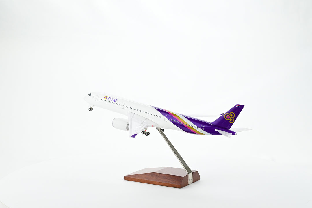 Thai Airways Airbus A350-900 model aircraft detail one-piece construction