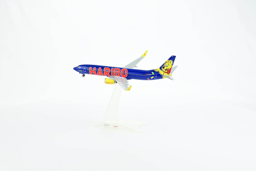TUIfly Boeing 737-800 model aircraft side view D-AHFM landing gear