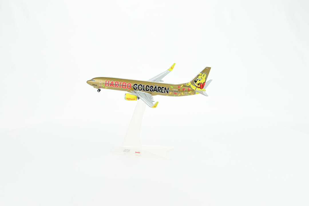 TUIfly Boeing 737-800 aircraft model side view D-ATUD landing gear
