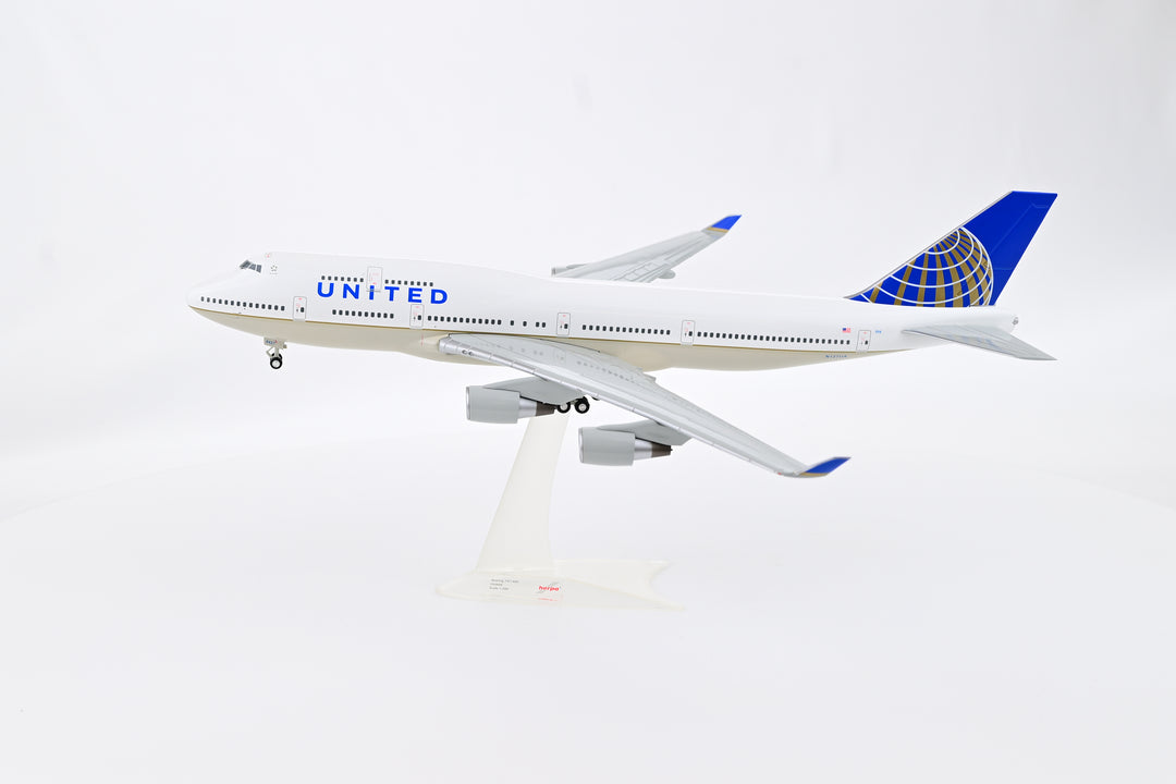 United Airlines Boeing 747-400 1:200 scale model aircraft N127UA landing gear one-piece