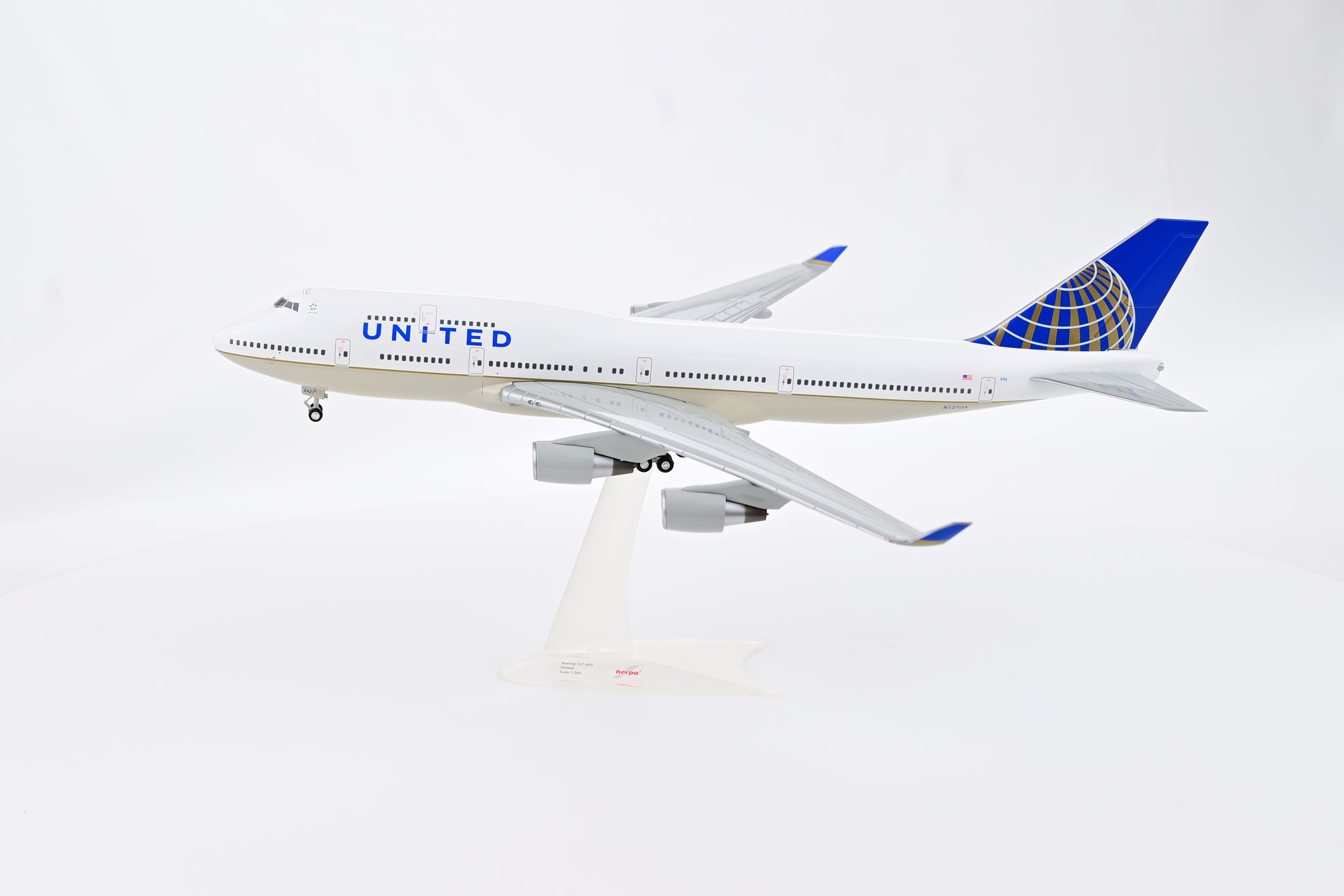 United Airlines Boeing 747-400 1:200 scale model aircraft N127UA landing gear one-piece