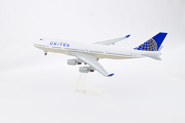 United Airlines Boeing 747-400 scale model aircraft detail one-piece construction N127UA