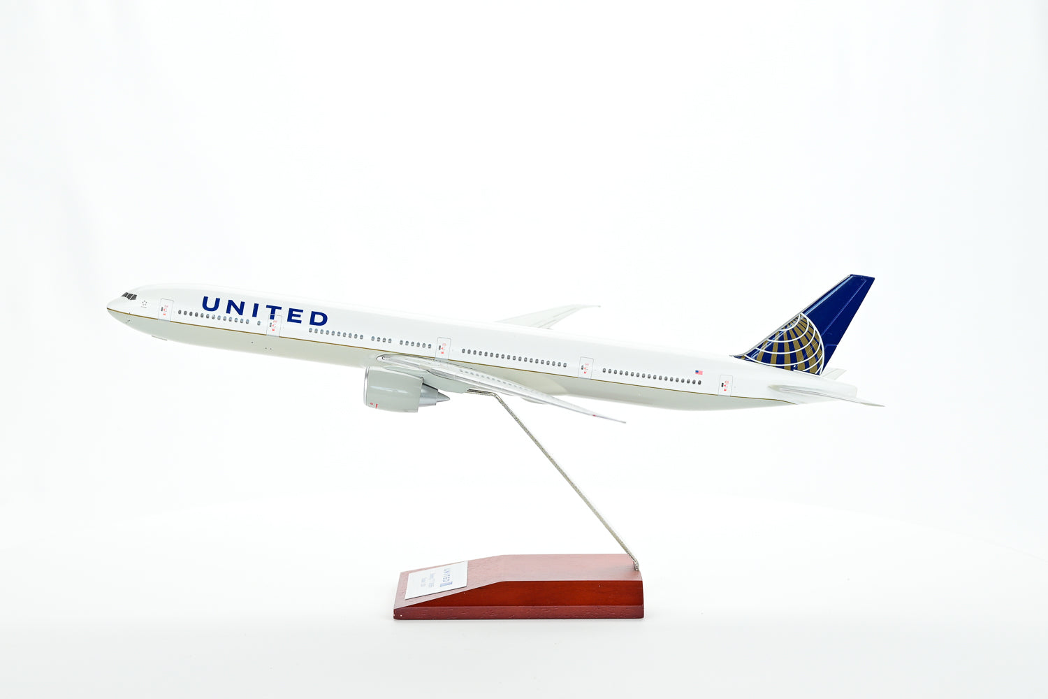 United Airlines Boeing 777-300ER 1:200 scale model aircraft