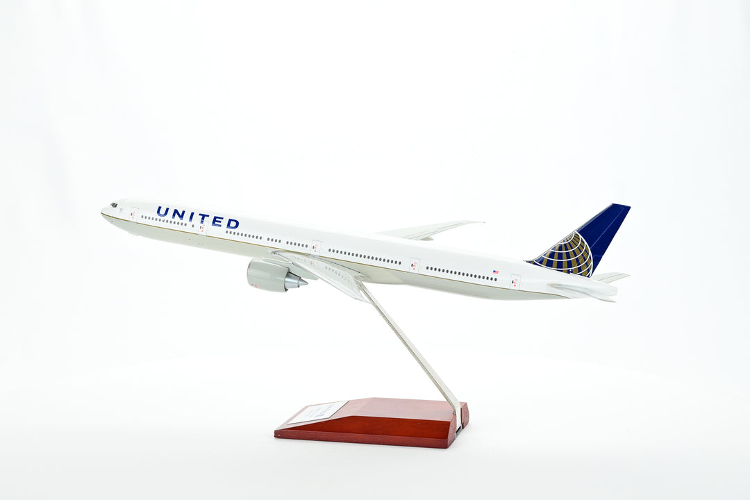 United Airlines Boeing 777-300ER scale model aircraft detail