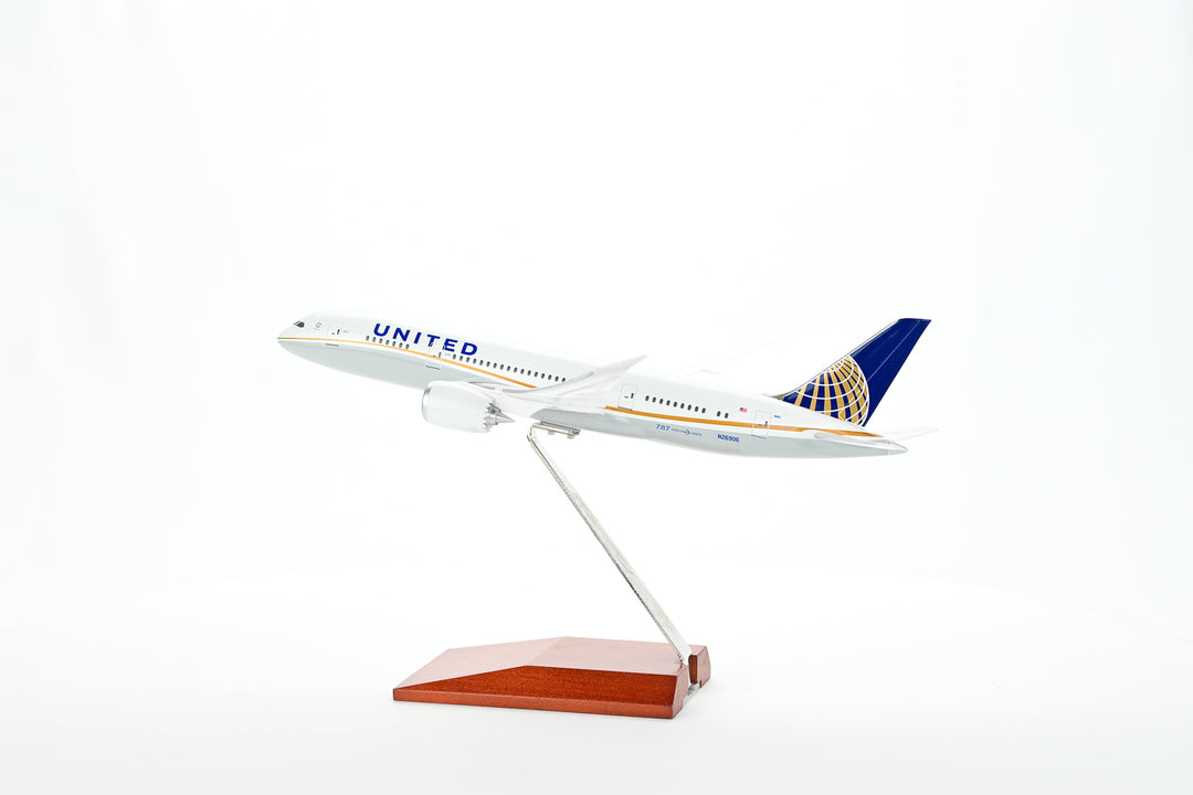 United Airlines Boeing 787-8 scale model aircraft detail