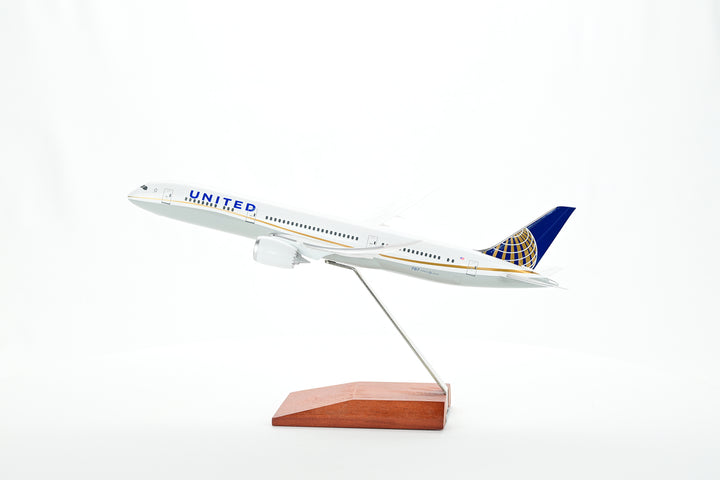 United Airlines Boeing 787-9 scale model aircraft detail