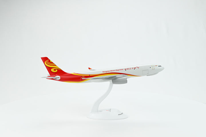 Yangtze River Express Airbus A330F 1:200 scale model aircraft freighter