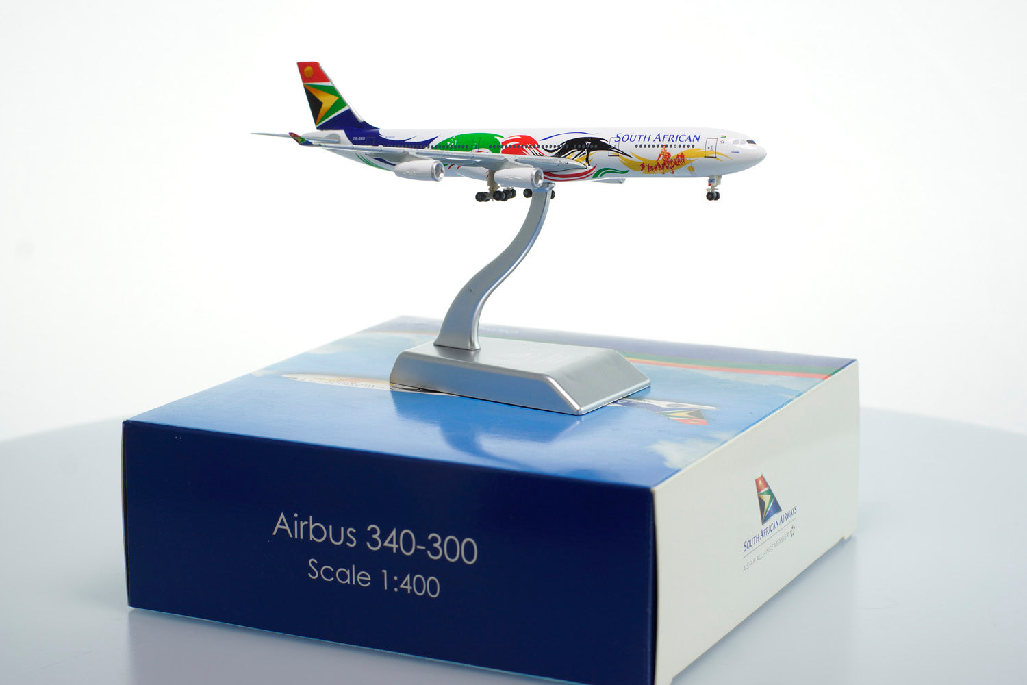 【新品】South African 南アフリカ航空 エアバスA340-300模型 0656GR Hogan South African / 南アフリカ航空 A340-300 1:200