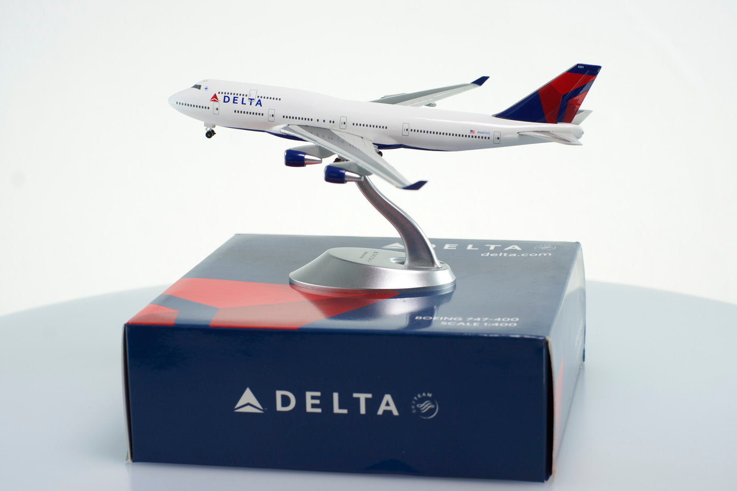 DELTA（デルタ） B747-400 1/200 モデルプレーン Amazon.com: Flight Miniatures Delta (07-Cur) 747-400 1:200
