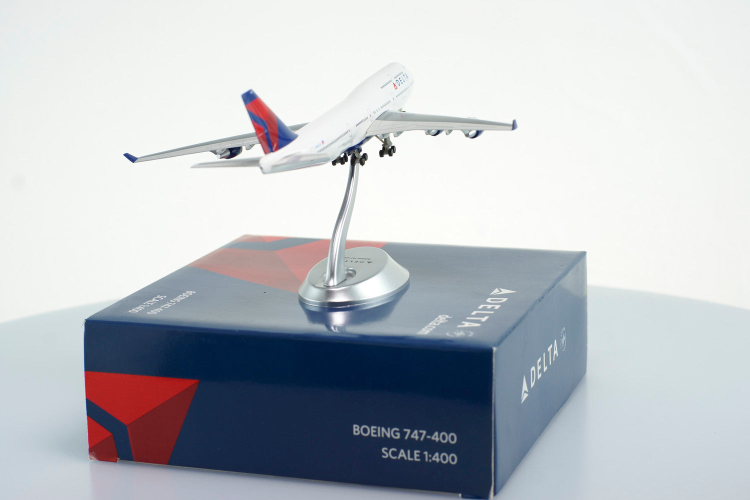 1:400 Delta Air Lines B747-400 – HeroPlane