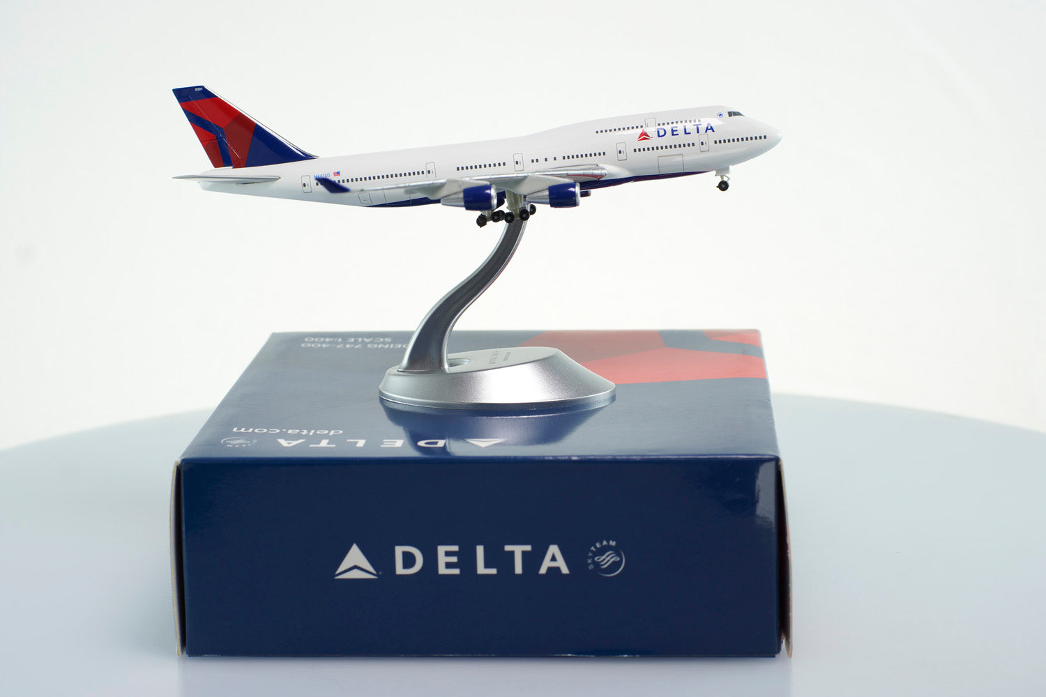 1:400 Delta Air Lines B747-400 – HeroPlane 1:400 Delta Air Lines B747-400 – HeroPlane