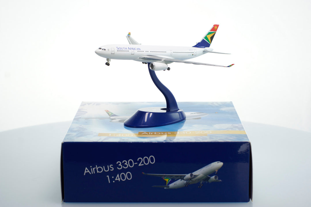 South African Airways Airbus A330-200 diecast model aircraft side view landing gear