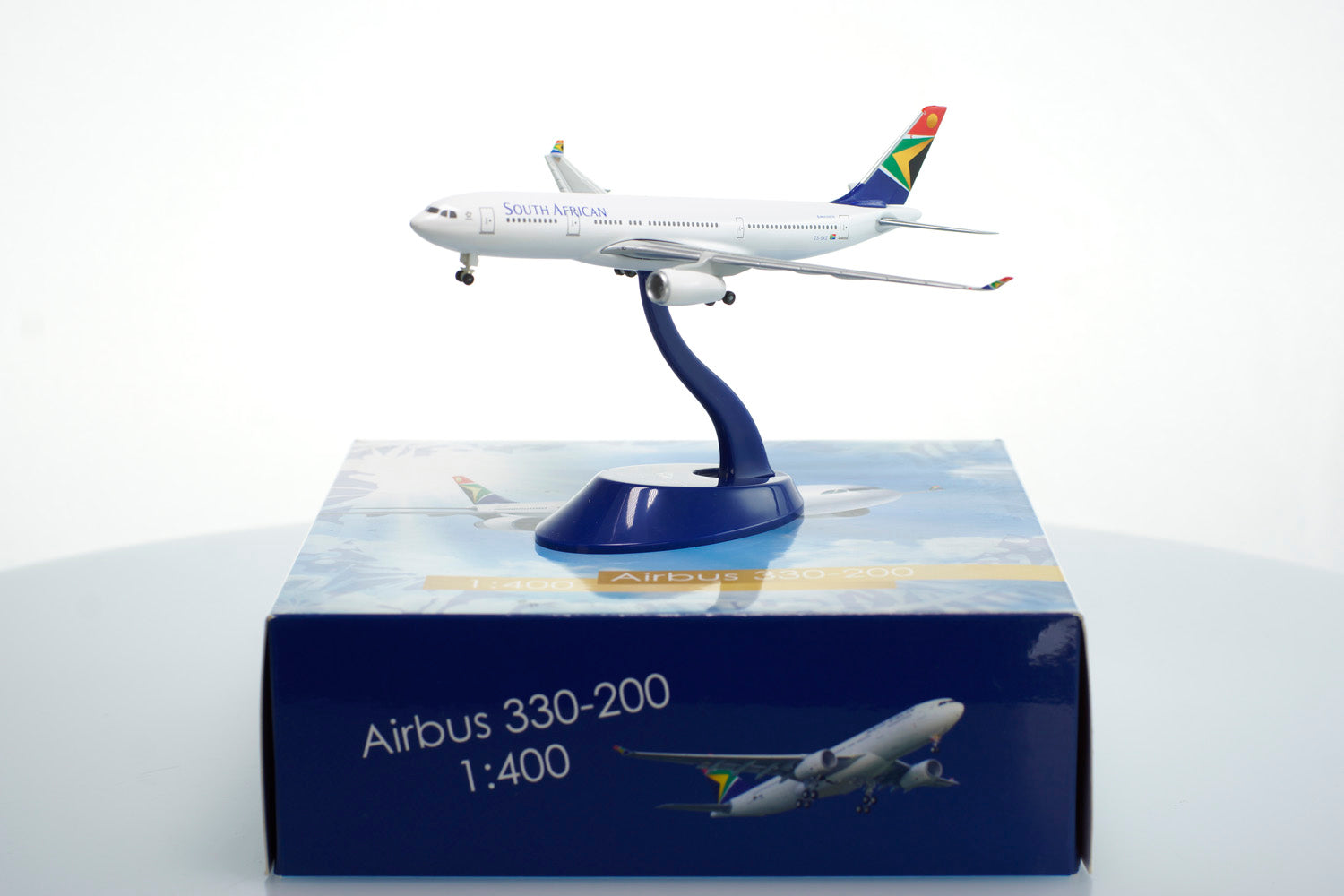 South African Airways Airbus A330-200 diecast model aircraft side view landing gear