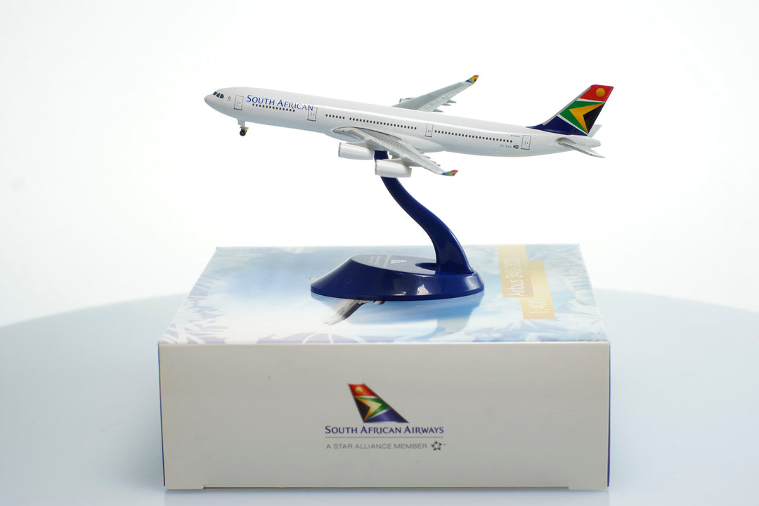 South African Airways Airbus A340-300 diecast model aircraft side view landing gear